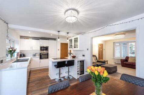 33 Wealden Close, TN11 9HB 004.jpg