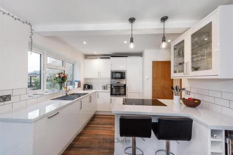 33 Wealden Close, TN11 9HB 005.jpg