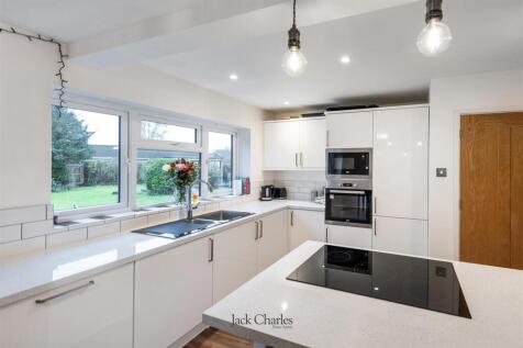 33 Wealden Close, TN11 9HB 006.jpg