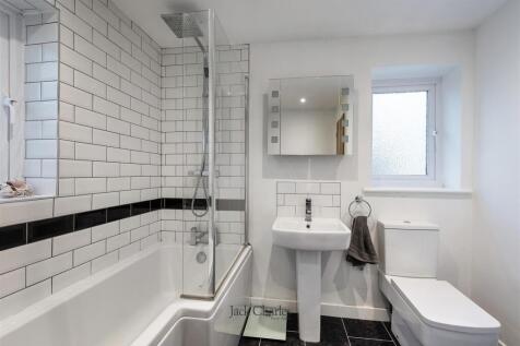 33 Wealden Close, TN11 9HB 011.jpg