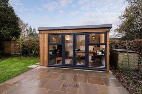 33 Wealden Close, TN11 9HB 015.jpg