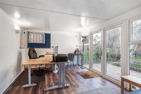 33 Wealden Close, TN11 9HB 016.jpg