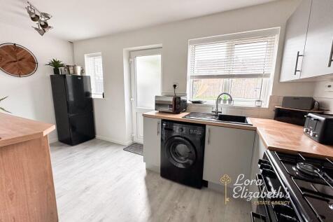 Kitchen/Dining Area