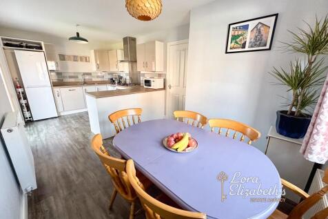 Kitchen/Dining Area