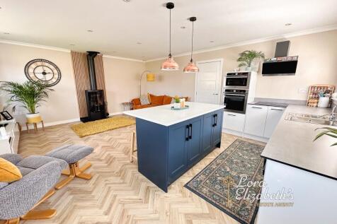 Lounge/Kitchen