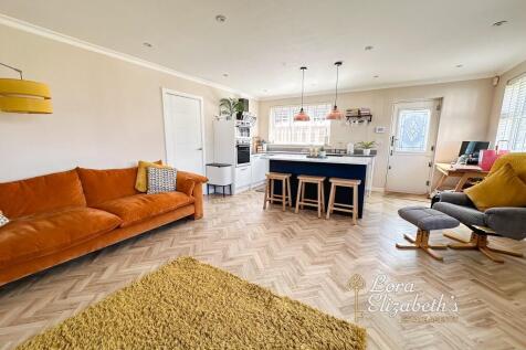 Lounge/Kitchen