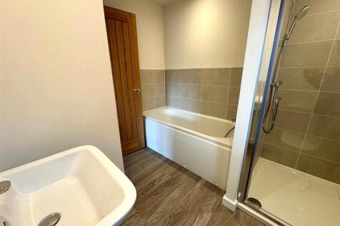 Bathroom 2.jpg