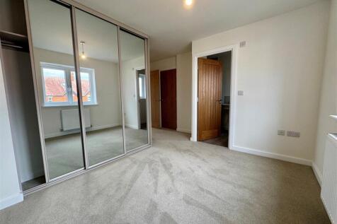 Bedroom 1a.jpg