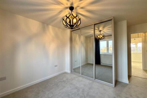 Bedroom 1a.jpg