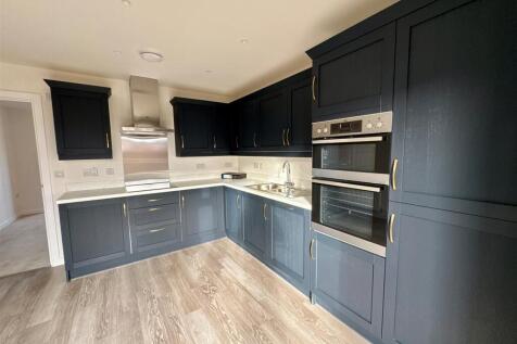 Kitchen 2.jpg