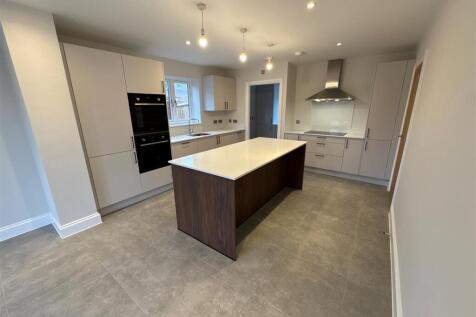 Kitchen 1.jpg