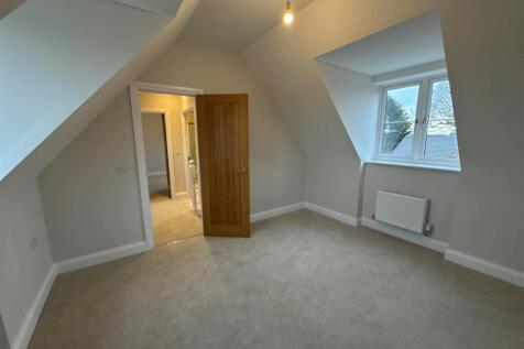 Bedroom 4a.jpg