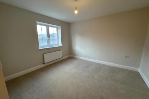 Bedroom 1.jpg