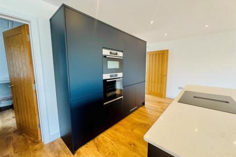 Kitchen 2.jpg