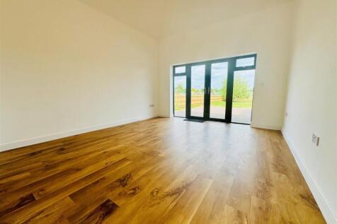 Bedroom 1.jpg