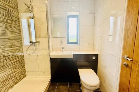 Ensuite 1b.jpg