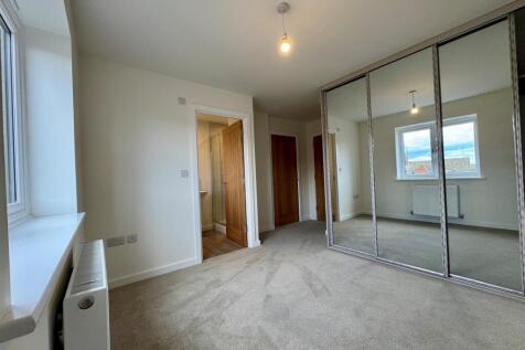 Bedroom 1.jpg