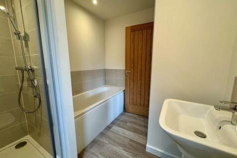 Bathroom 1.jpg