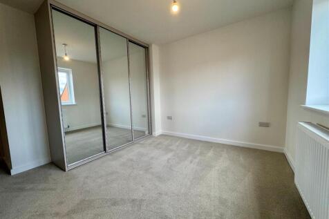 Bedroom 1a.jpg