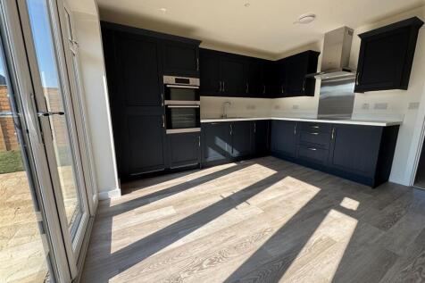 Kitchen 1.jpg