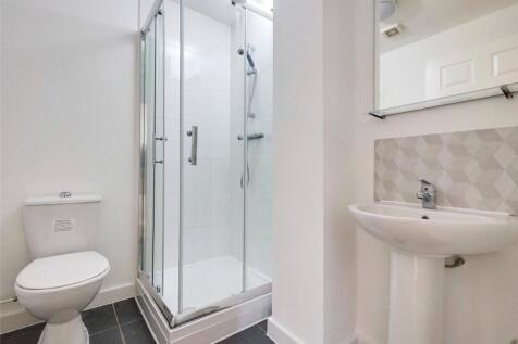 Flat 13 Bathroom