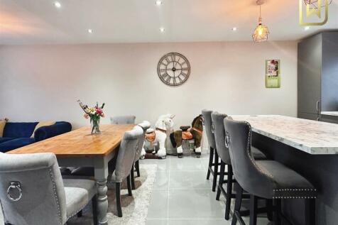 Kitchen Dining Area