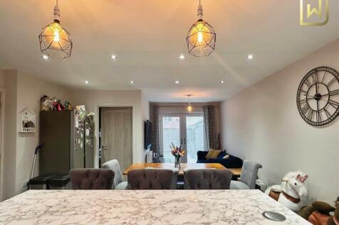 Kitchen Dining Area