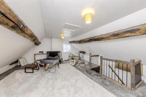 Bedroom/Landing Space