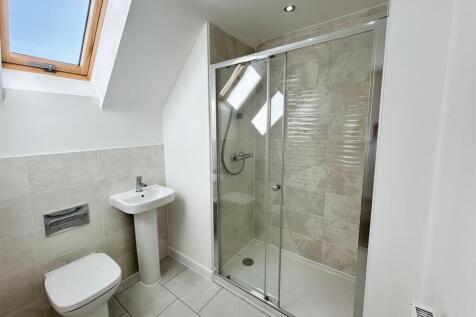 Ensuite to Bedroom One