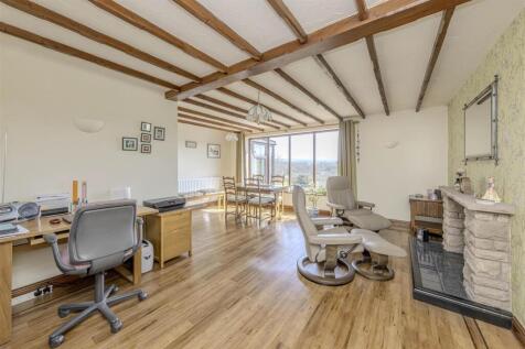 Living/Dining Area