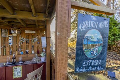 Outside Bar