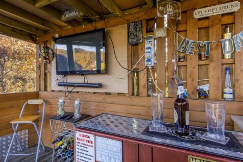 Outside Bar