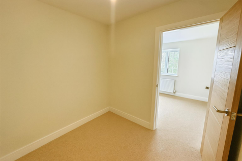 WALK-IN WARDROBE INSIDE.png