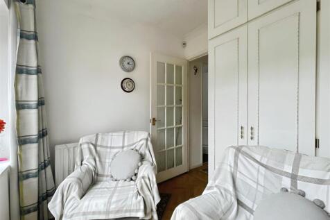 Bedroom Two / Snug