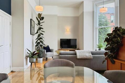 Living/Dining Area