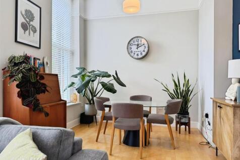 Living/Dining Area