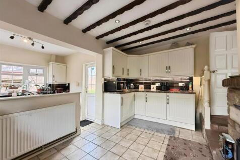 Kitchen/ Breakfast Room