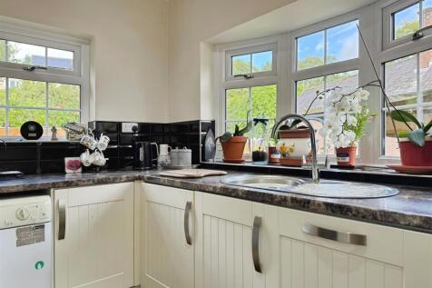 Kitchen/ Breakfast Room