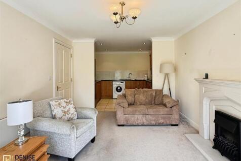 Open Plan Lounge and Kitchen