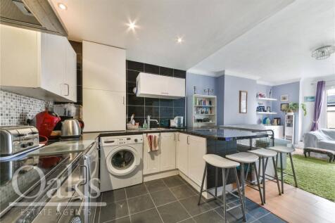 Kitchen / Dining Roo