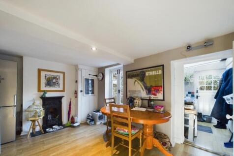 CAM01894G0-PR0158-STILL008.jpg