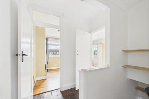 CAM01894G0-PR0203-STILL006.jpg