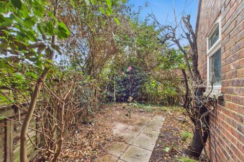 CAM01894G0-PR0215-STILL014.jpg