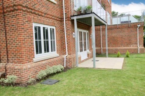 2 Woodview Lounge Patio.JPG