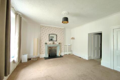 living area (2).jpg