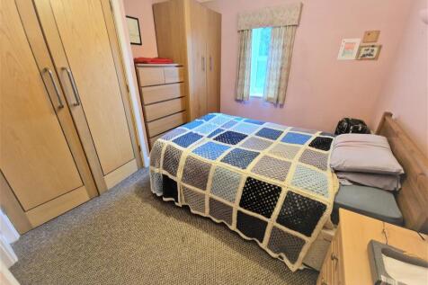 Bedroom 1.jpg