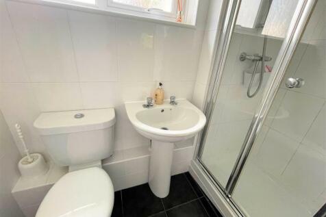 sjower room .jpg