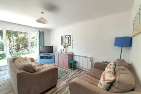 Living room 2.jpg