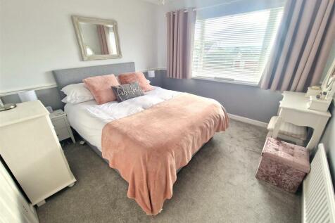 Bedroom 1.jpg