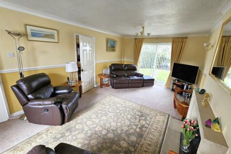 Living Room 2.jpg